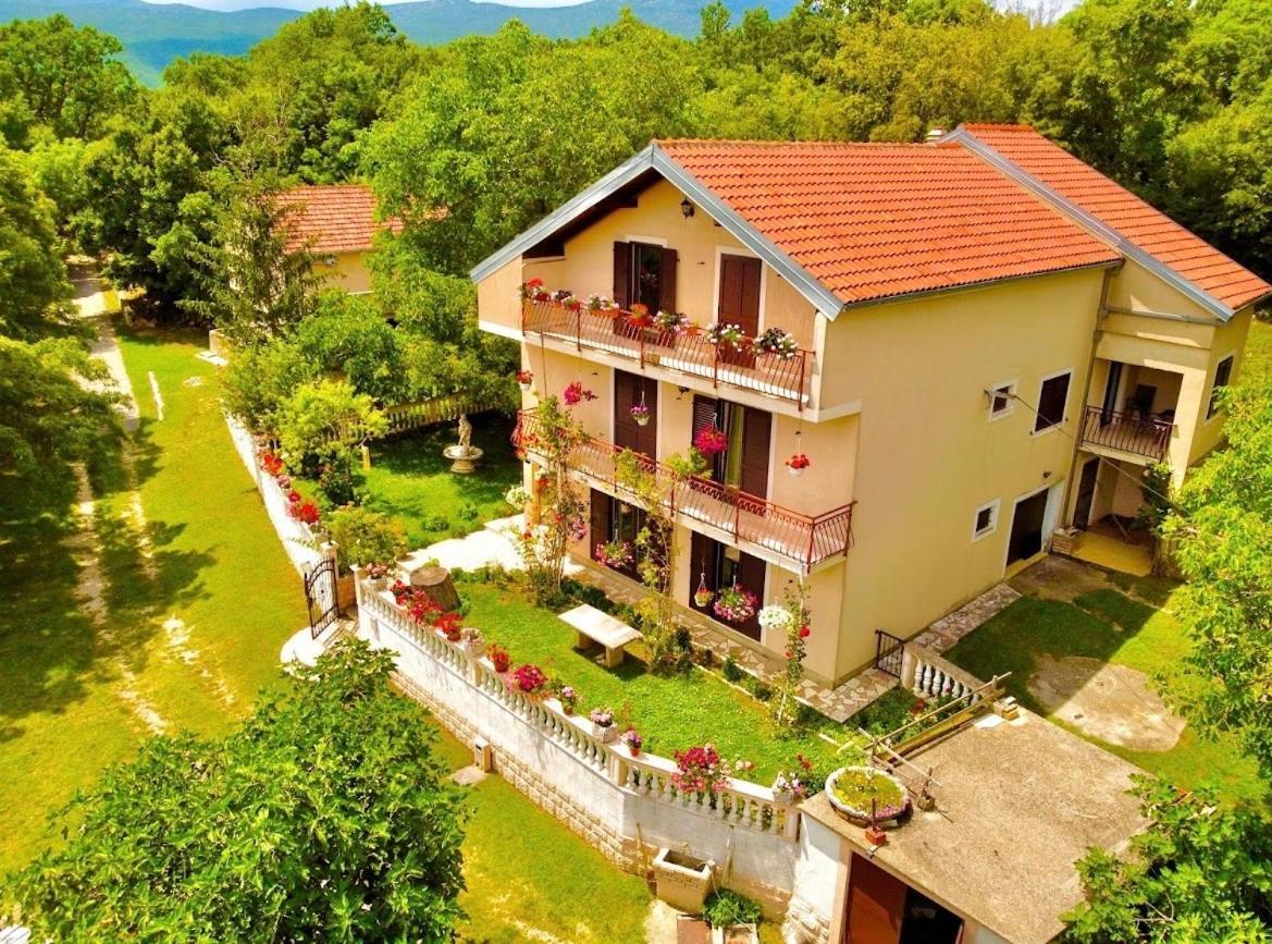 Apartman Ana Vrlika 외부 사진